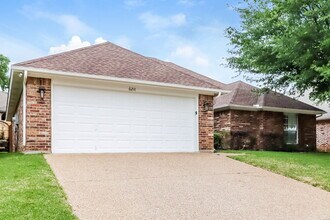 6211 August Run in Arlington, TX - Building Photo - Building Photo