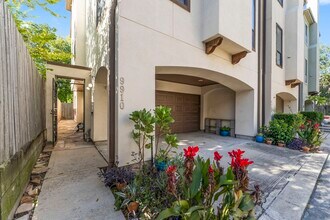 9910 Orchard Ct in Houston, TX - Building Photo - Building Photo