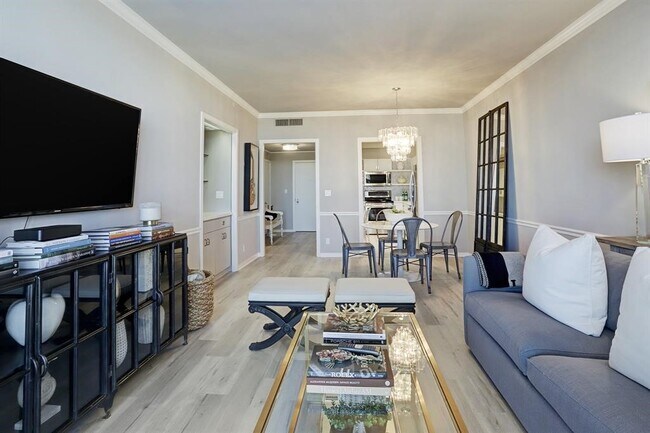 5100 San Felipe St in Houston, TX - Building Photo - Building Photo