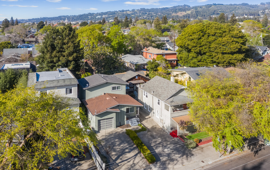 418 McAuley St in Oakland, CA - Building Photo