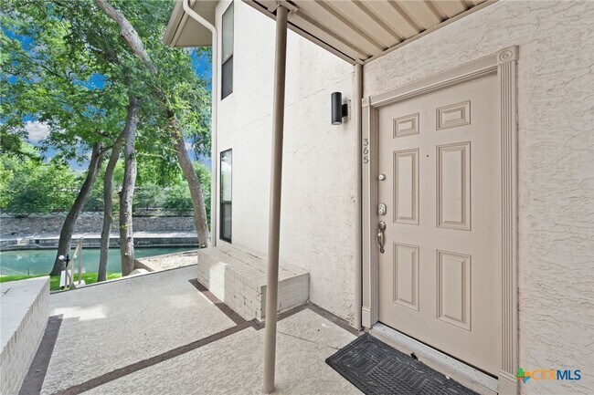 365 S Gilbert Ave in New Braunfels, TX - Building Photo - Building Photo