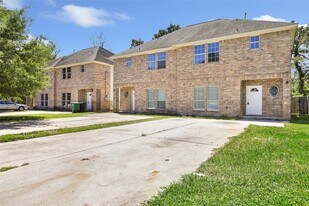 10445 Wicklowe St in Houston, TX - Building Photo