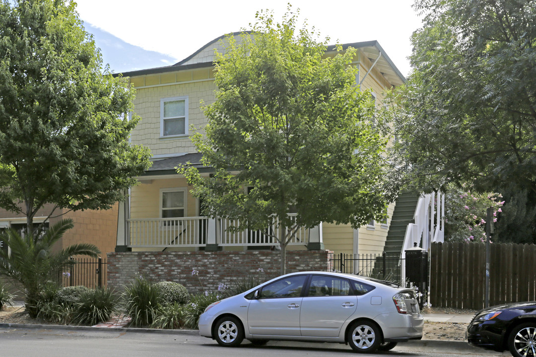 1621 18th St in Sacramento, CA - Building Photo