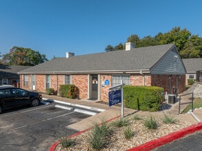 Towne Oaks in Austin, TX - Building Photo - Building Photo