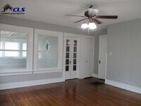 503 Hulman St photo'