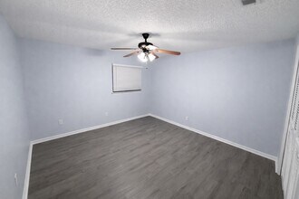 800 N San Jacinto St in Conroe, TX - Building Photo - Building Photo