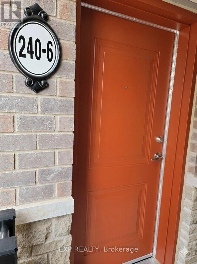 240 Lagerfeld Dr in Brampton, ON - Building Photo - Building Photo