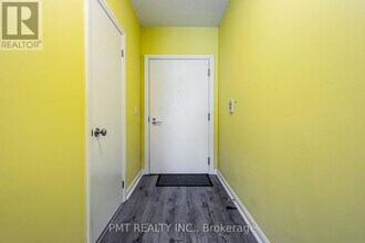111 Elizabeth St in Toronto, ON - Building Photo - Building Photo