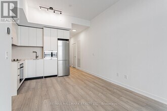 1007 The Queensway in Toronto, ON - Building Photo - Building Photo