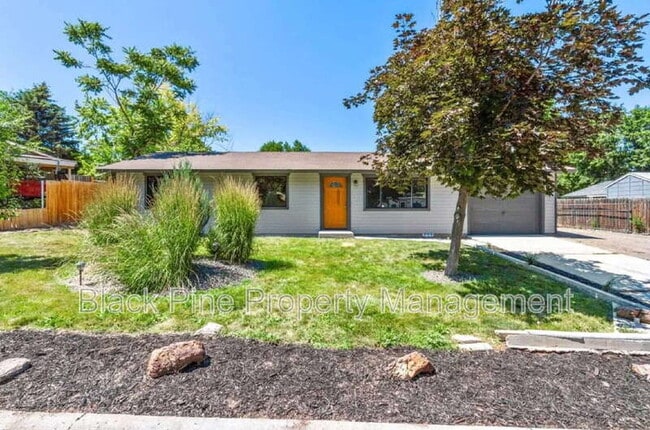 404 Mountain View Dr in Marsing, ID - Building Photo - Building Photo