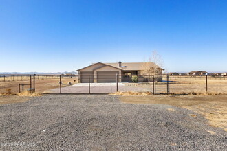 8646 N Crimson Canyon Rd in Prescott Valley, AZ - Building Photo - Building Photo