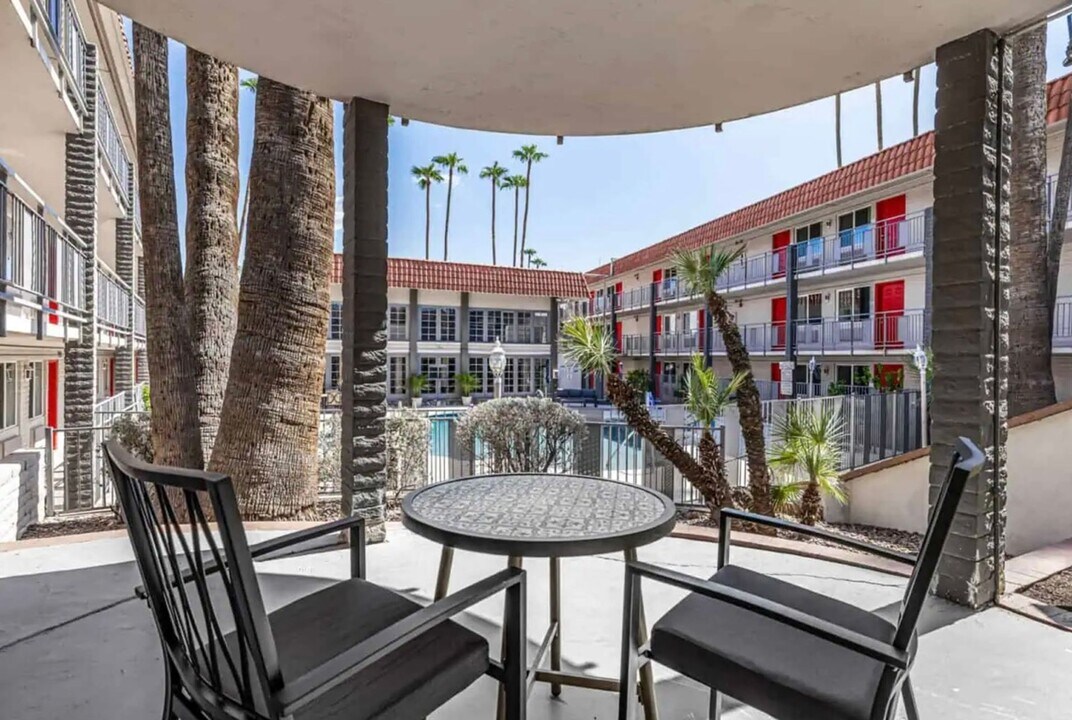 1635 N Scottsdale Rd in Tempe, AZ - Building Photo
