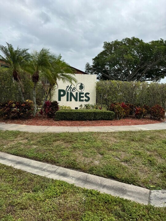 6434 Red Pine Ln in Greenacres, FL - Building Photo