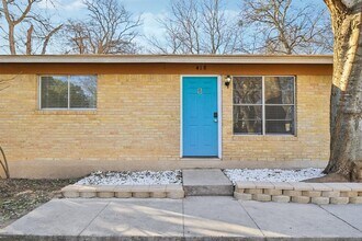 418 Sarah St in San Marcos, TX - Building Photo - Building Photo