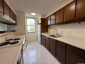 2600 Pualani Way in Honolulu, HI - Building Photo