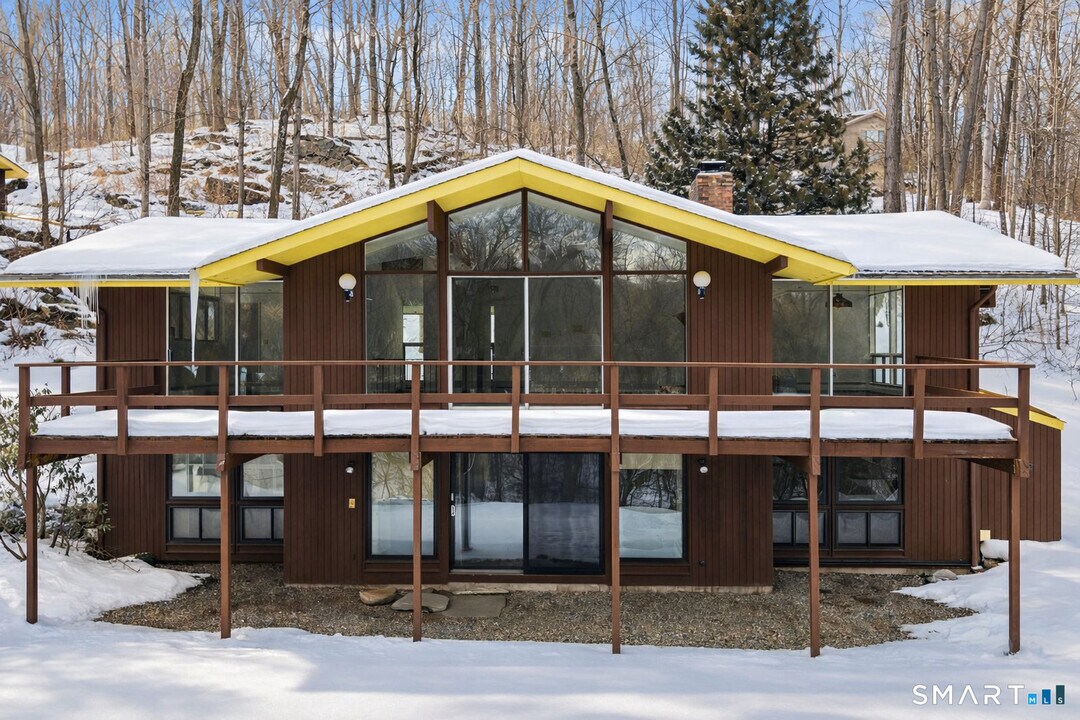 304 Olmstead Hill Rd in Wilton, CT - Building Photo