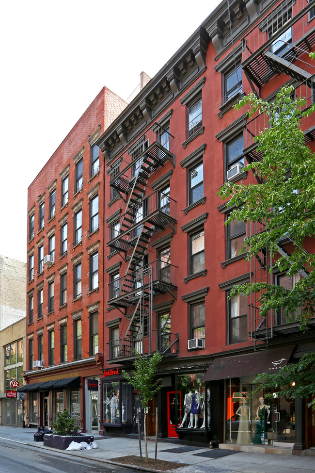 252 Elizabeth St in New York, NY - Building Photo - Building Photo