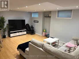 108 Maroon Dr in Richmond Hill, ON - Building Photo