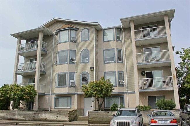 8537-8537 Young Rd in Chilliwack, BC - Building Photo - Building Photo