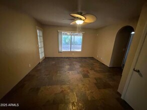 4934 W Grovers Ave in Glendale, AZ - Foto de edificio - Building Photo