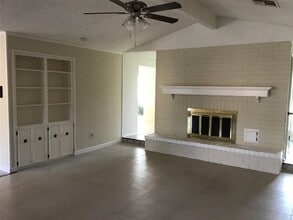 1215 Ashwood Dr in Sugar Land, TX - Building Photo - Building Photo