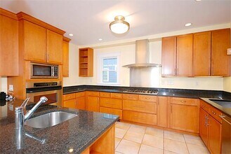 111 Fayerweather St in Cambridge, MA - Building Photo - Building Photo