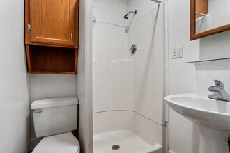 68 Myrtle St, Unit 1 in Boston, MA - Foto de edificio - Building Photo