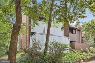 2031 Approach Ln in Reston, VA - Building Photo - Building Photo