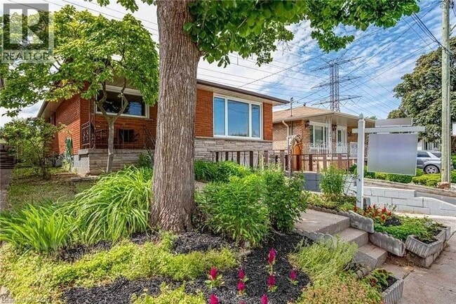 49 Selkirk Ave in Hamilton, ON - Building Photo - Building Photo