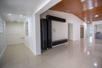 11425 NW 4th Terrace in Miami, FL - Building Photo - Building Photo