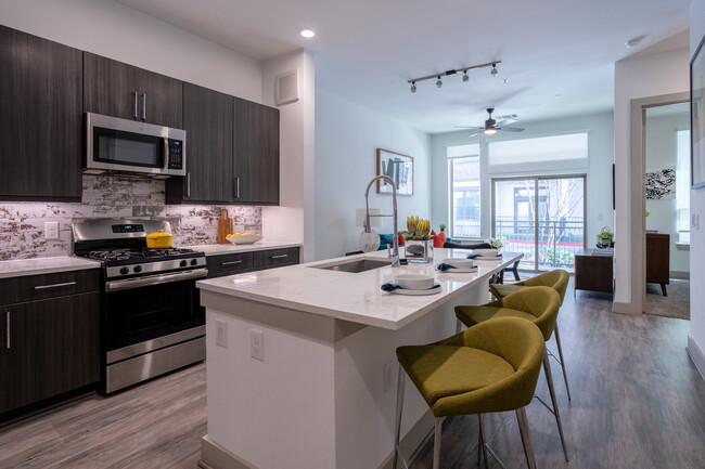 Bellrock Summer Street in Houston, TX - Building Photo - Interior Photo