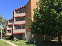 506 E. White Champaign in Champaign, IL - Foto de edificio - Building Photo