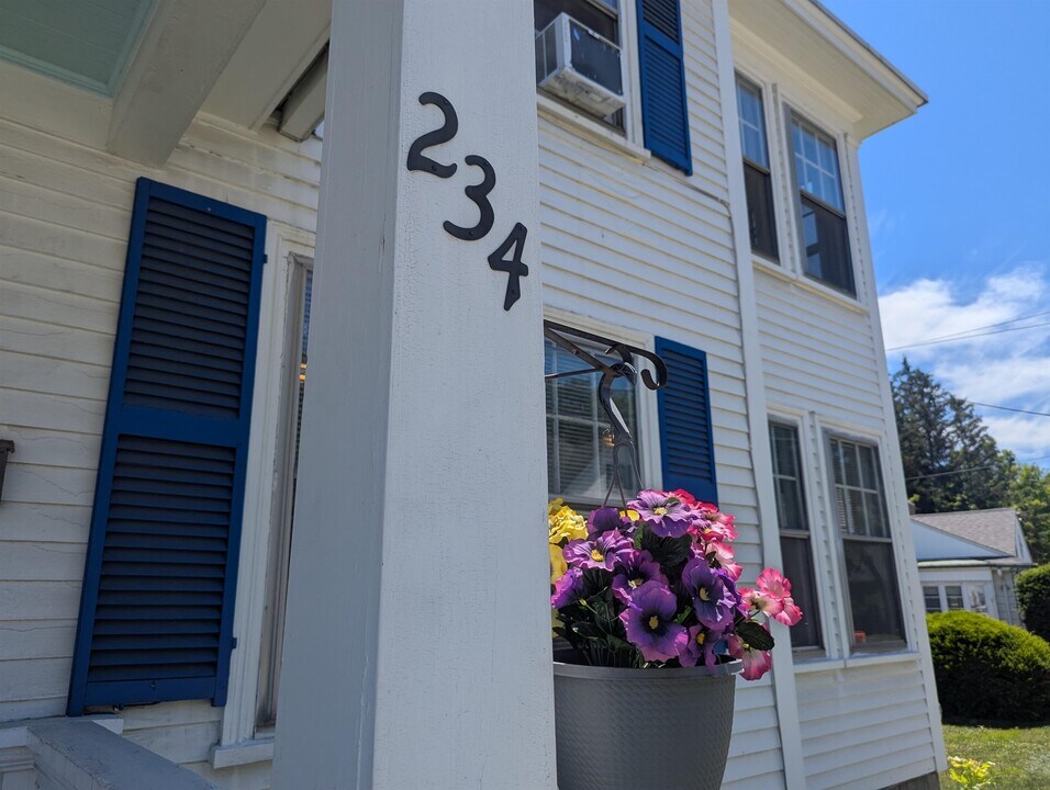 234 High St in Somersworth, NH - Building Photo