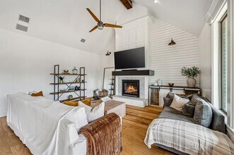 337 Paddle Boat Dr in Granbury, TX - Building Photo - Building Photo