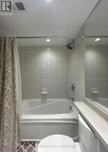 8 Park Rd in Toronto, ON - Building Photo - Building Photo