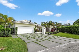 4907 Holly Dr in Tamarac, FL - Building Photo - Building Photo