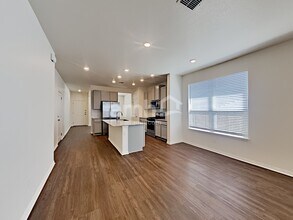 345 Pebble Beach Run in New Braunfels, TX - Foto de edificio - Building Photo