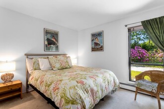 6 Strathmore Ct in Remsenburg, NY - Building Photo - Building Photo
