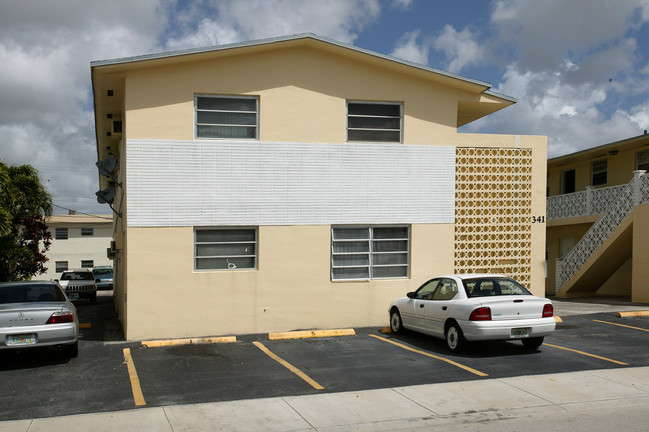 341 W 19th St in Hialeah, FL - Foto de edificio - Building Photo