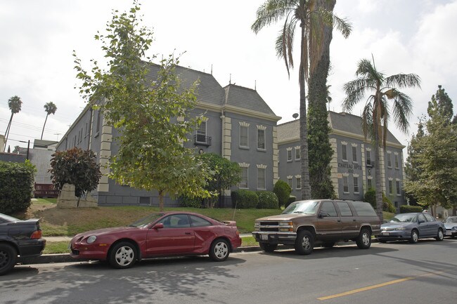 Chateau Apartments in Los Angeles, CA - Building Photo - Building Photo