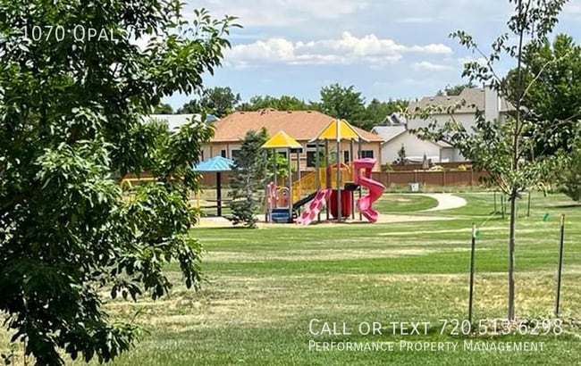 1070 Opal St in Broomfield, CO - Foto de edificio - Building Photo