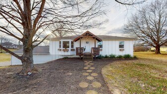 2615 Baugh Rd in Thompson's Station, TN - Building Photo