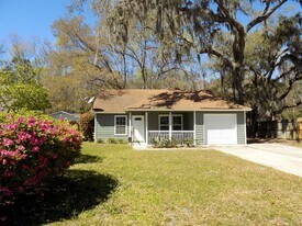 116 W White Hawthorne Dr in Savannah, GA - Building Photo