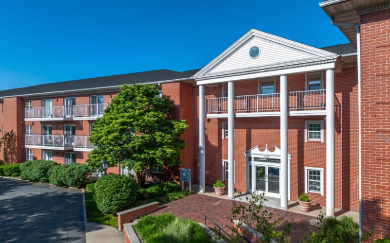 1335 Summit Ave in Oshkosh, WI - Foto de edificio