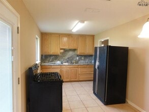 103 Vaughn St in Burkburnett, TX - Foto de edificio - Building Photo