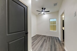 118 SHENANDOAH, 102 in San Antonio, TX - Building Photo - Building Photo