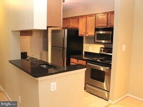 11701 Olde English Dr in Reston, VA - Building Photo - Building Photo