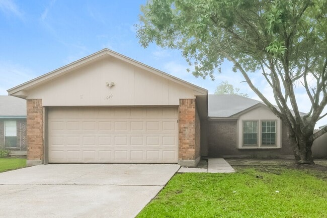 property at 1010 Hickory Post Ct