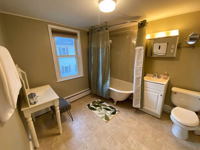 36 Walnut St, Unit Furnished 1 Bedroom in Northampton, MA - Foto de edificio - Building Photo