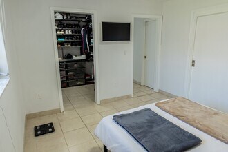 1020 SW 84th Ave, Unit 2 in Miami, FL - Building Photo - Building Photo